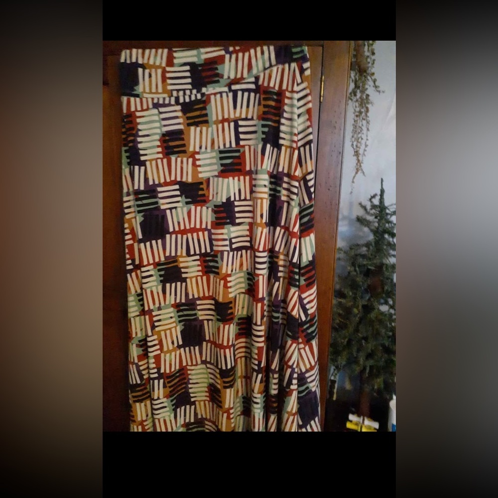 Geometric Patterned Maxi Skirt